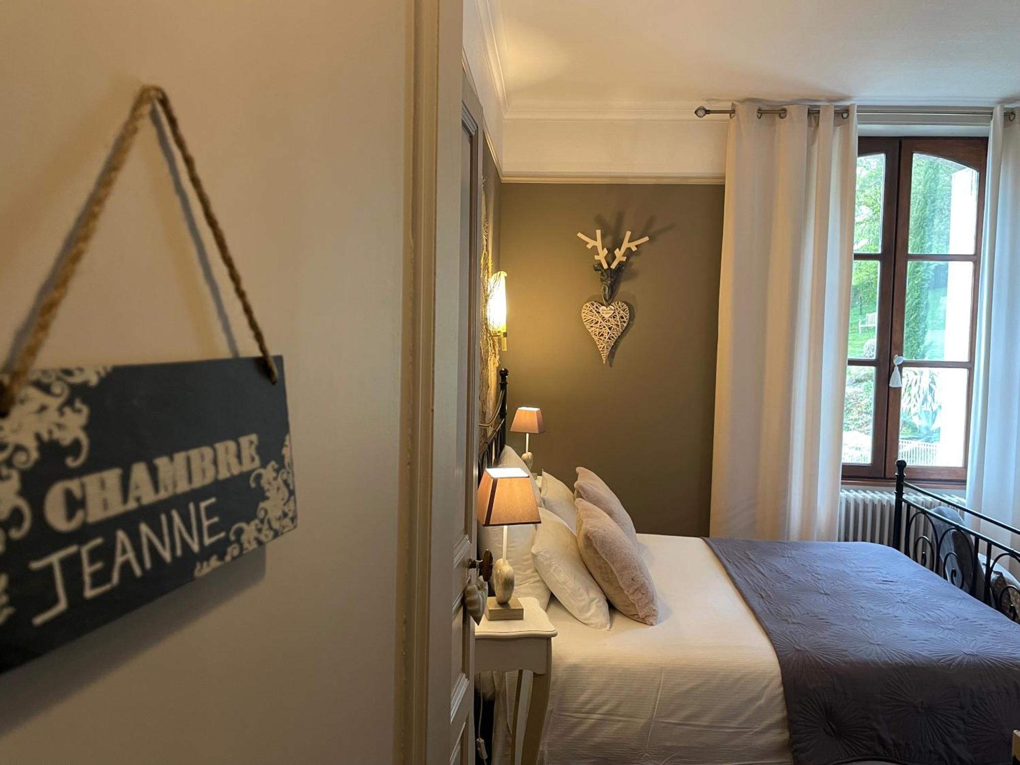 Maison D'Hotes Et Gites La Chouannerie A Cote Du Parc Du Puy Dufou 푸조주 외부 사진